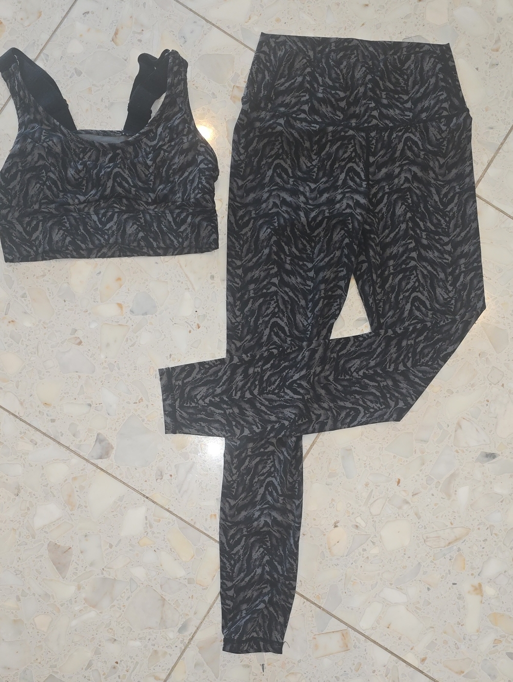 Varley Active Bra & Leggings Black Patterned High-Waist & Adjustable Bra